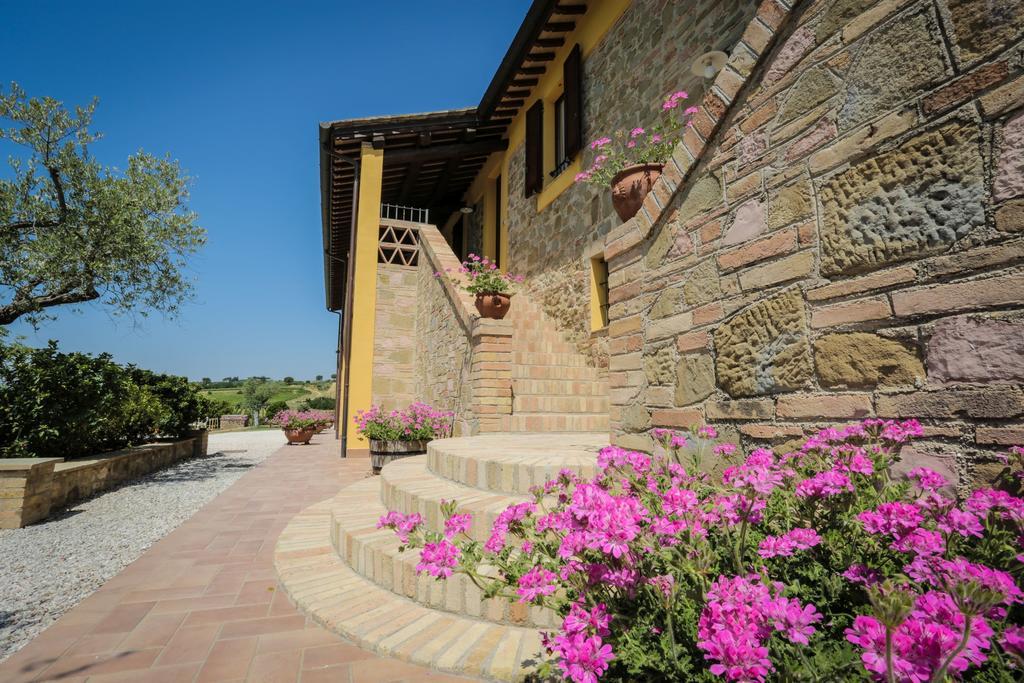 Agriturismo Il Divin Casale Torgiano Bagian luar foto